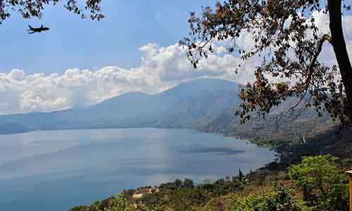 Turistas que Viajan Hacia El Salvador